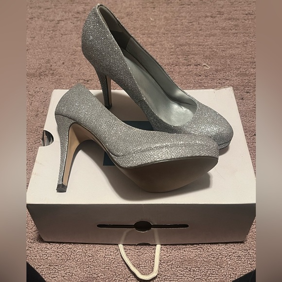 Silver high heels - Picture 2 of 3